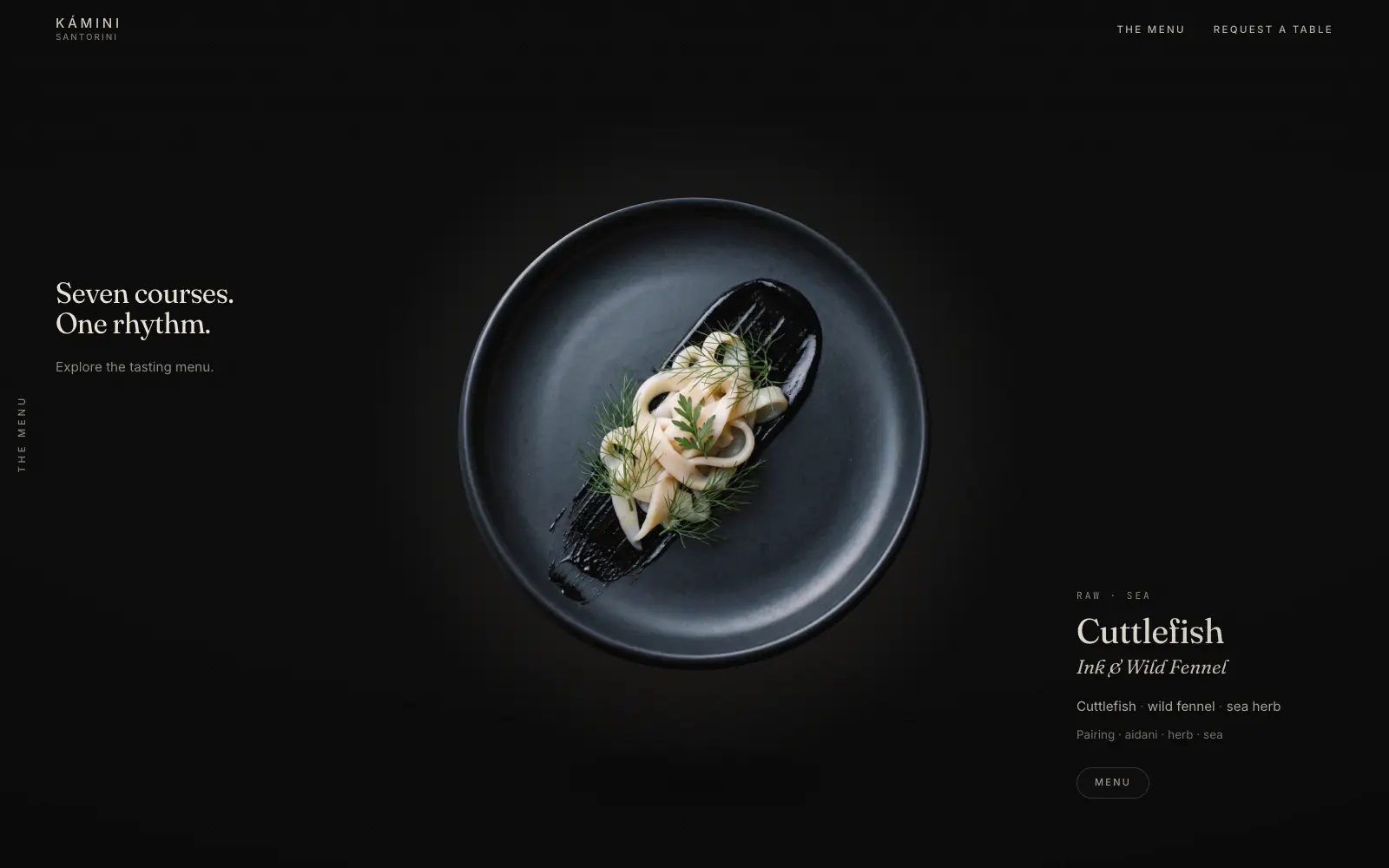 The Kámini menu dial: a plate of cuttlefish and wild fennel at the centre of a dark table, with the title Seven courses. One rhythm. on the left