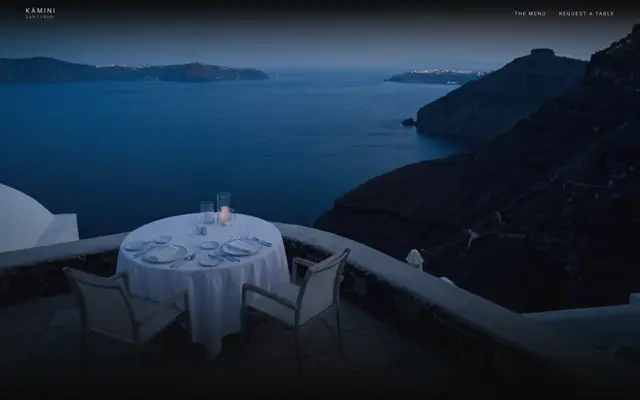 Screenshot from Kámini: a table for two at the caldera's edge